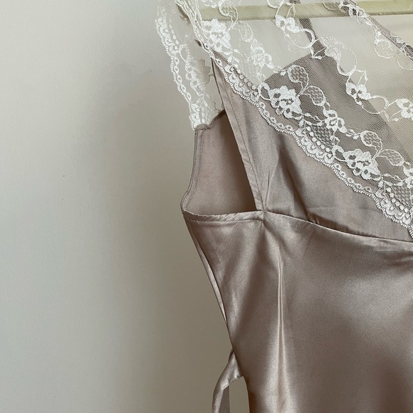 Satin and Lace Top (m) - Picture 4 of 8